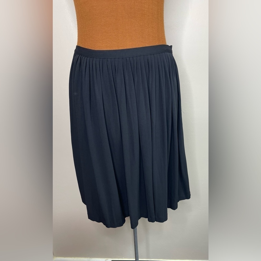 GAP Pleated Elegant Black Mini Skirt Size Medium - Picture 4 of 7